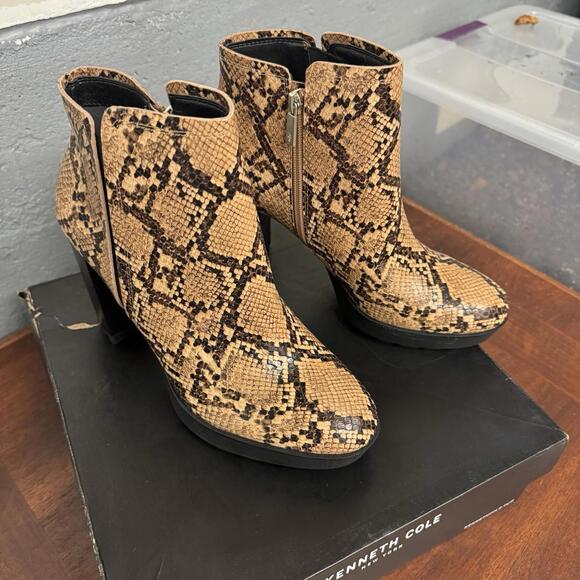 KENNETH COLE Women’s Justin Lug Chelsea Animal Print Zip-Up Dress Booties 9.5 M - Picture 5 of 5